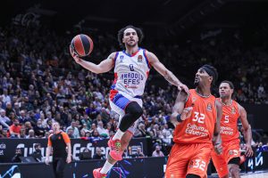 ⁠Shane Larkin ahonda la crisis del Efes: “El cambio de entrenador fue desafortunado”