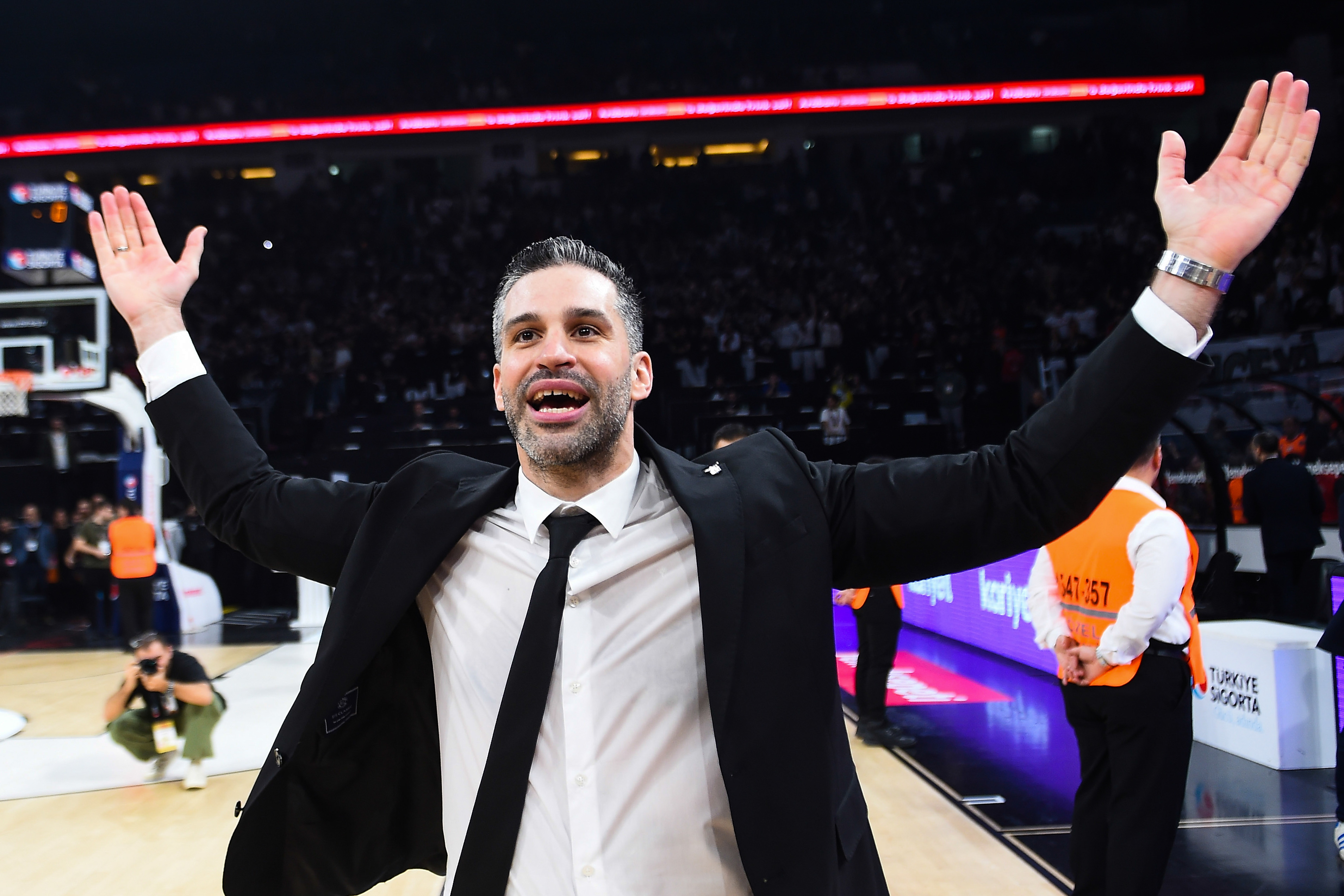 Hizo historia ya hace dos temporadas en Eurocup y vuelve a ser el entrenador de moda