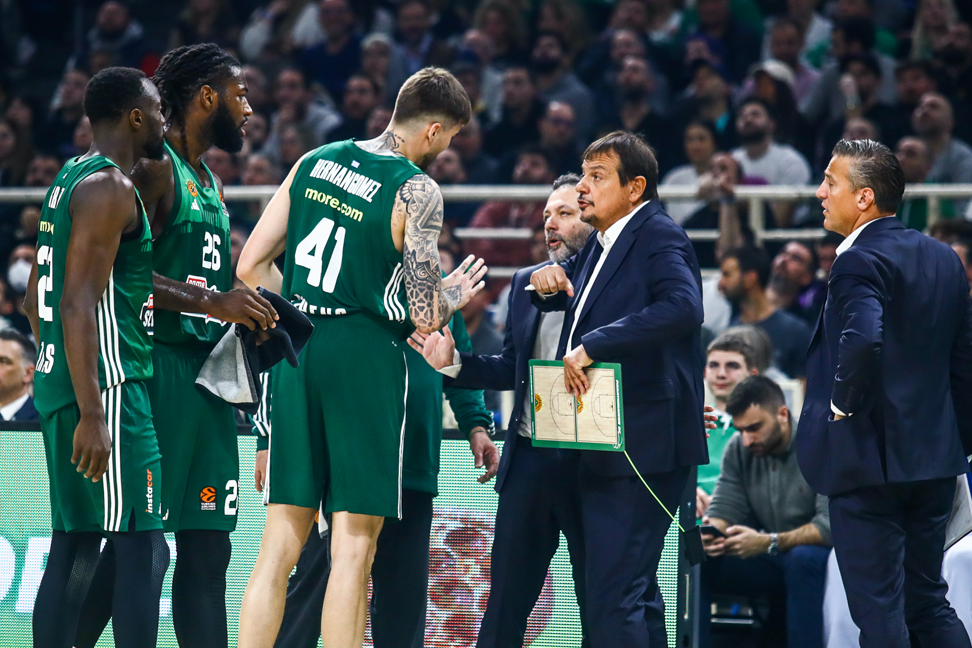 La denuncia de Ataman: “He visto instalaciones mucho mejores”