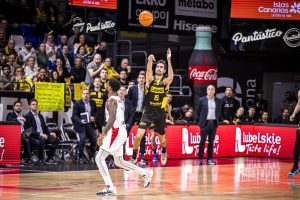 Tenerife ha tenido que cortar la polémica con Txus Vidorreta