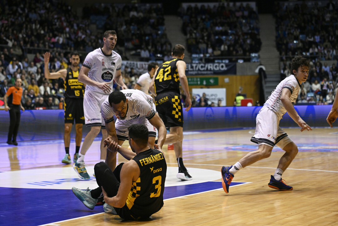 Grave lesión y la duda de fichajes en Lenovo Tenerife: “No somos un saco sin fondo”