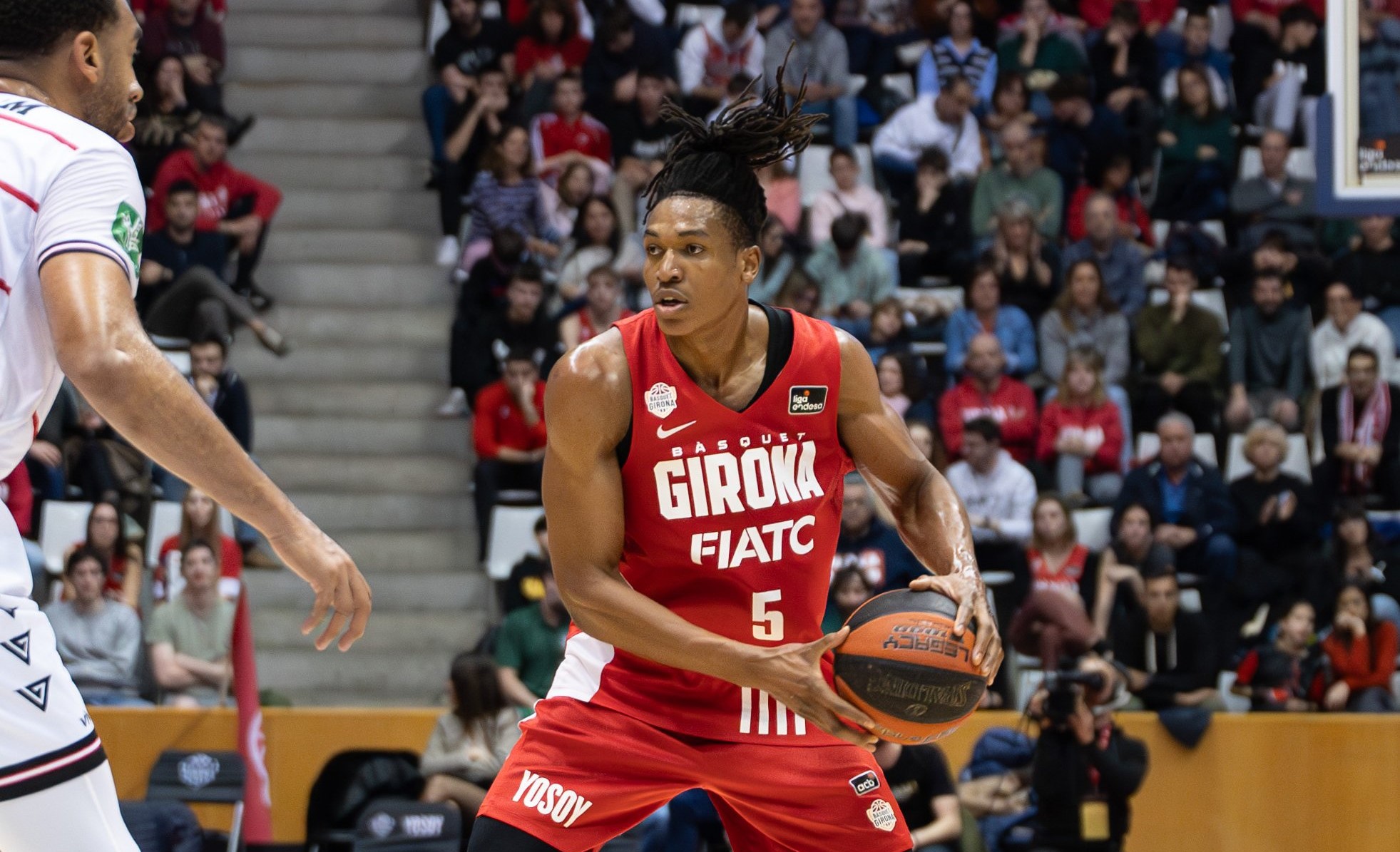 El artista de Girona: bailó jazz, toca el saxo y será fotógrafo