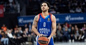 Larkin ya tiene la oferta de renovación de Efes. Fenerbahce y otros de Euroliga esperan