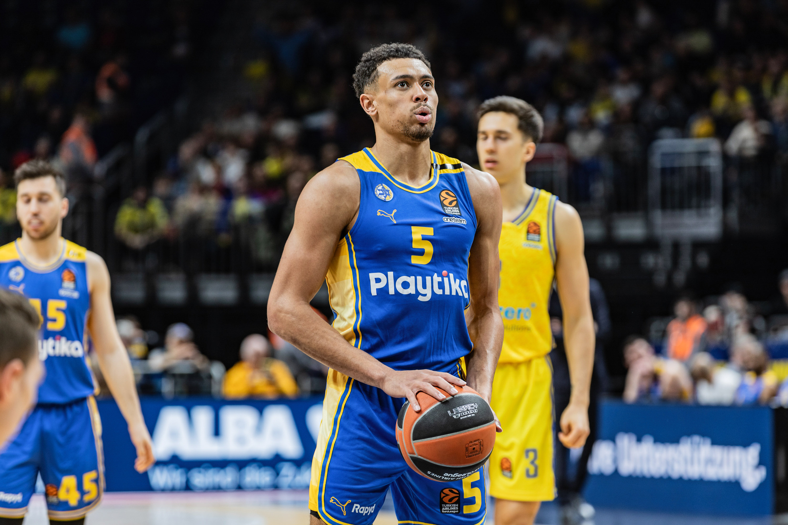 Baldwin polémico: “Es difícil para los estadounidenses negros tener éxito aquí”