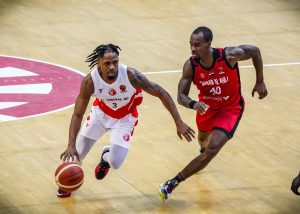 Hecho insólito: el hermano de Ike Iroegbu, jugando en un equipo “paramilitar” en Irak