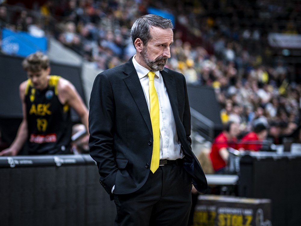 AEK Atenas, impagos y sanciones con Joan Plaza y Eloy Ramírez como afectados