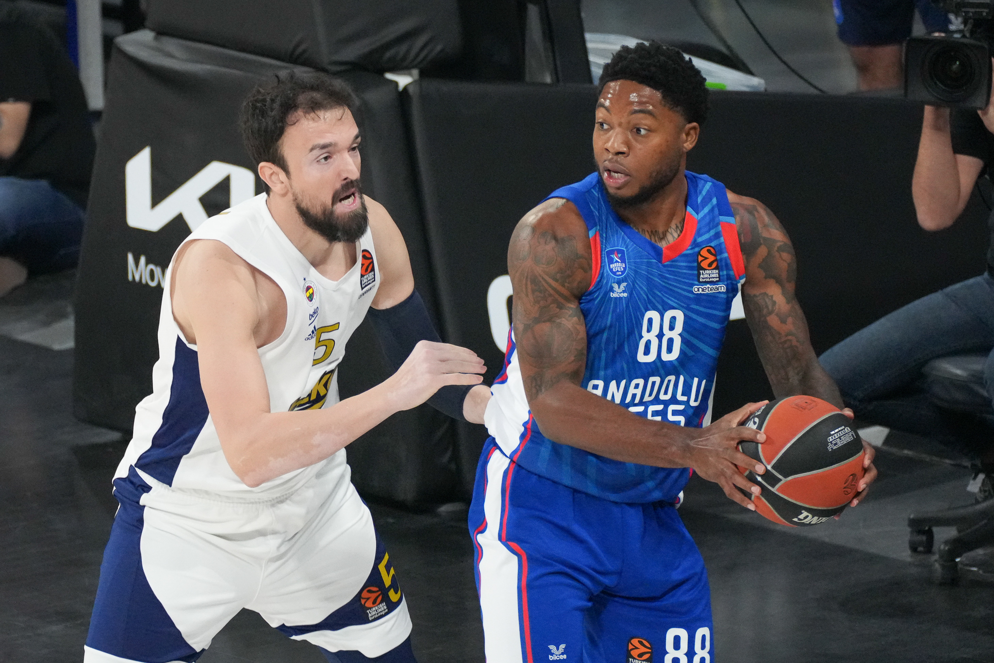 La reconstrucción de la pintura: Maccabi se interesa por este pívot de Efes