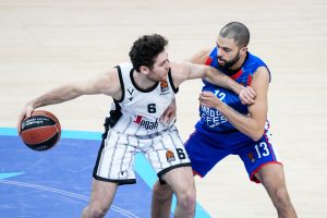Las costosas renovaciones en Efes, ¿colocan en la rampa de salida a este jugador?