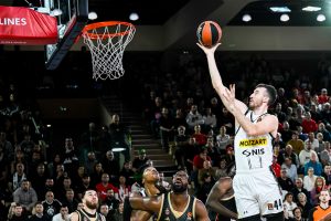 Adiós Belgrado, ¿bienvenido a París? La historia de Kaminsky