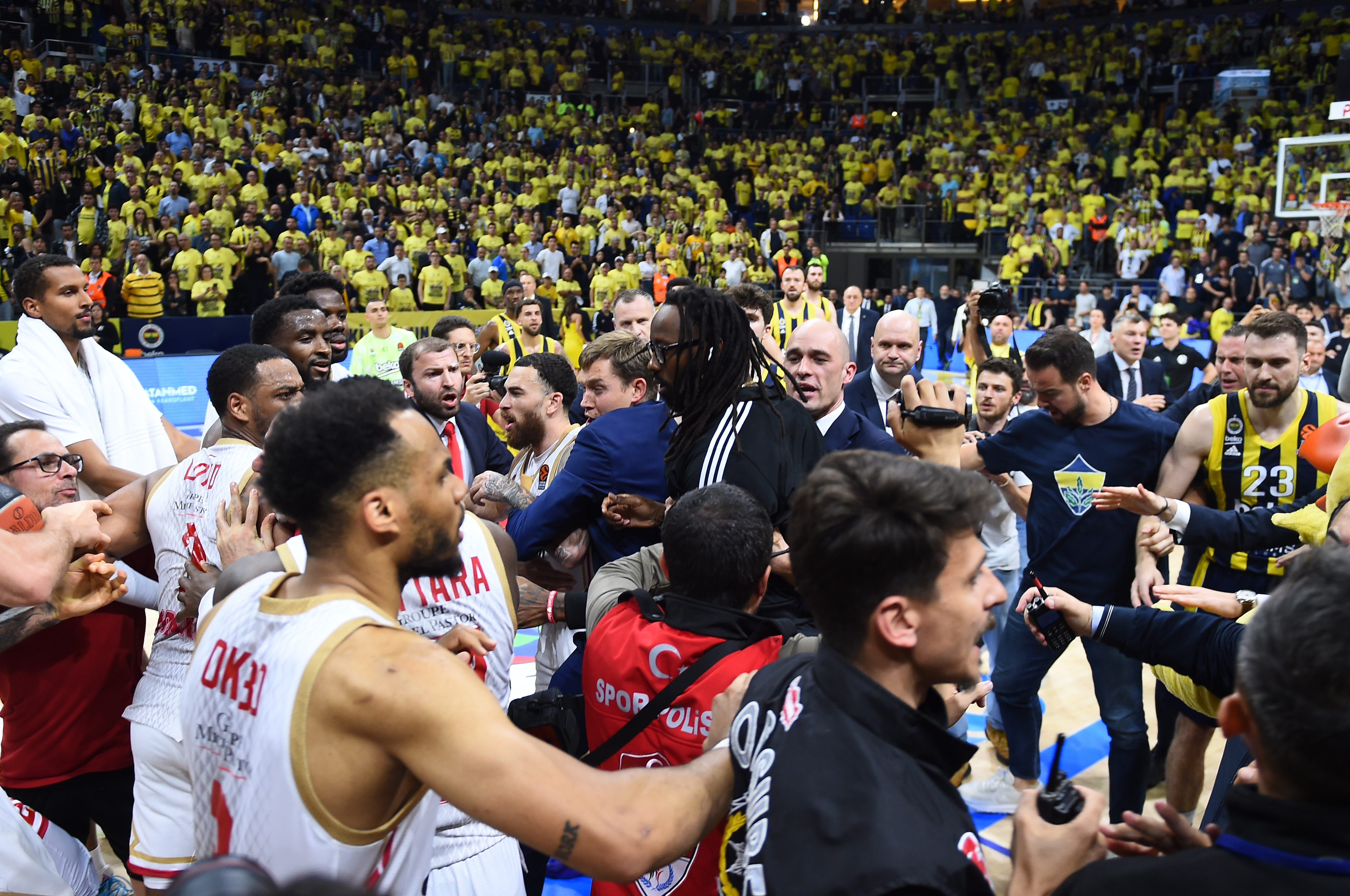 La trifulca en Estambul tiene castigo. Ya se conocen las sanciones