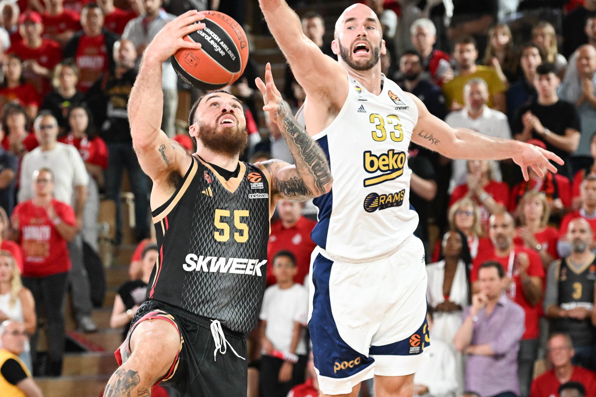 ¿Jugarán juntos? Llega Calathes, pero Mike James tiene ofertas