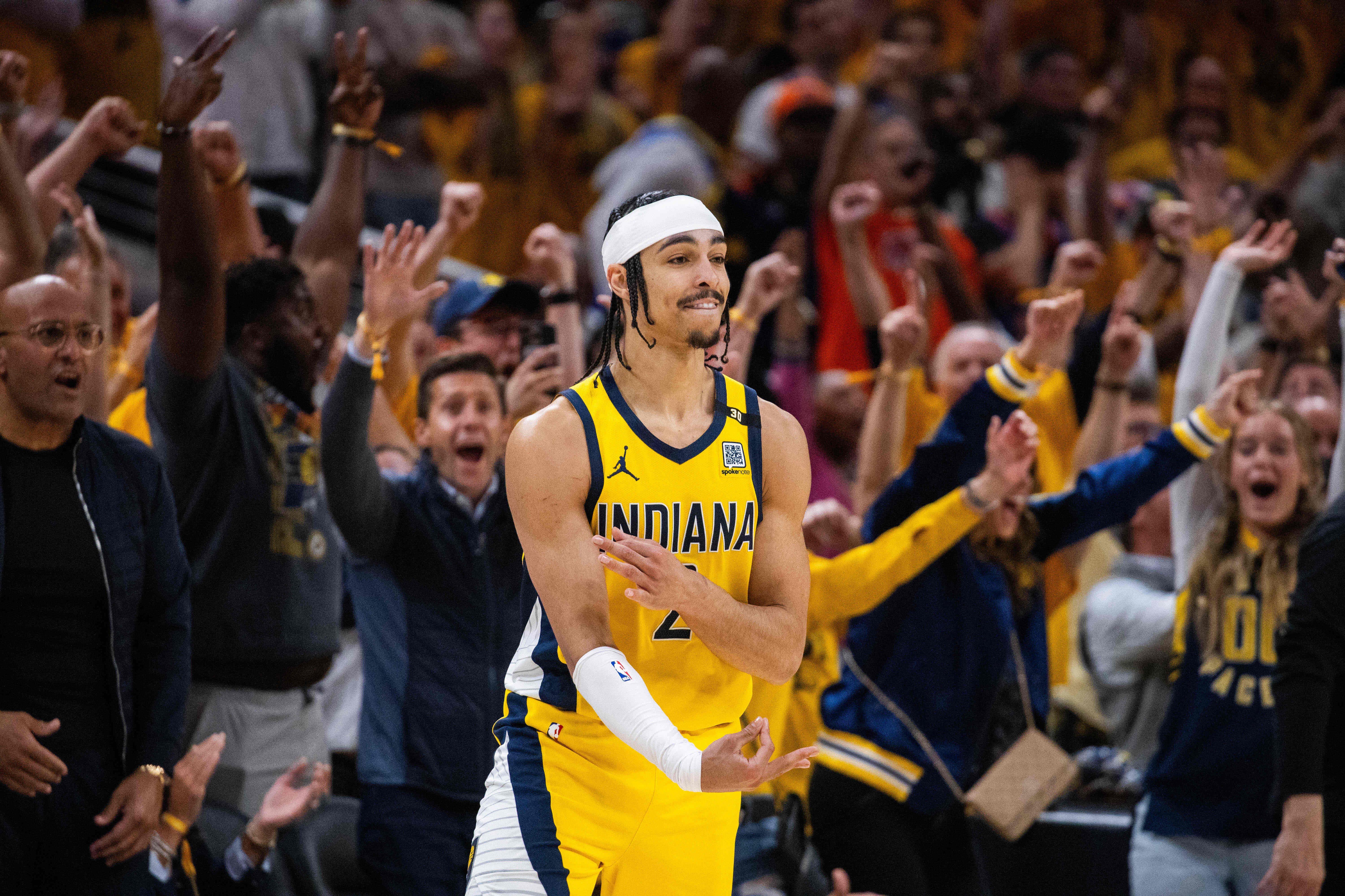 Andrew Nembhard se pone la capa de superhéroe: ¡triplazo desde 10 metros para ganar!