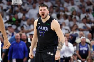 ¡De otro planeta! El brutal game-winner de Doncic en la cara del Mejor Defensor de la NBA