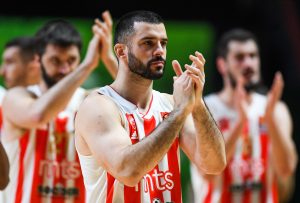 Tercera renovación de un Estrella Roja que comienza a tomar forma