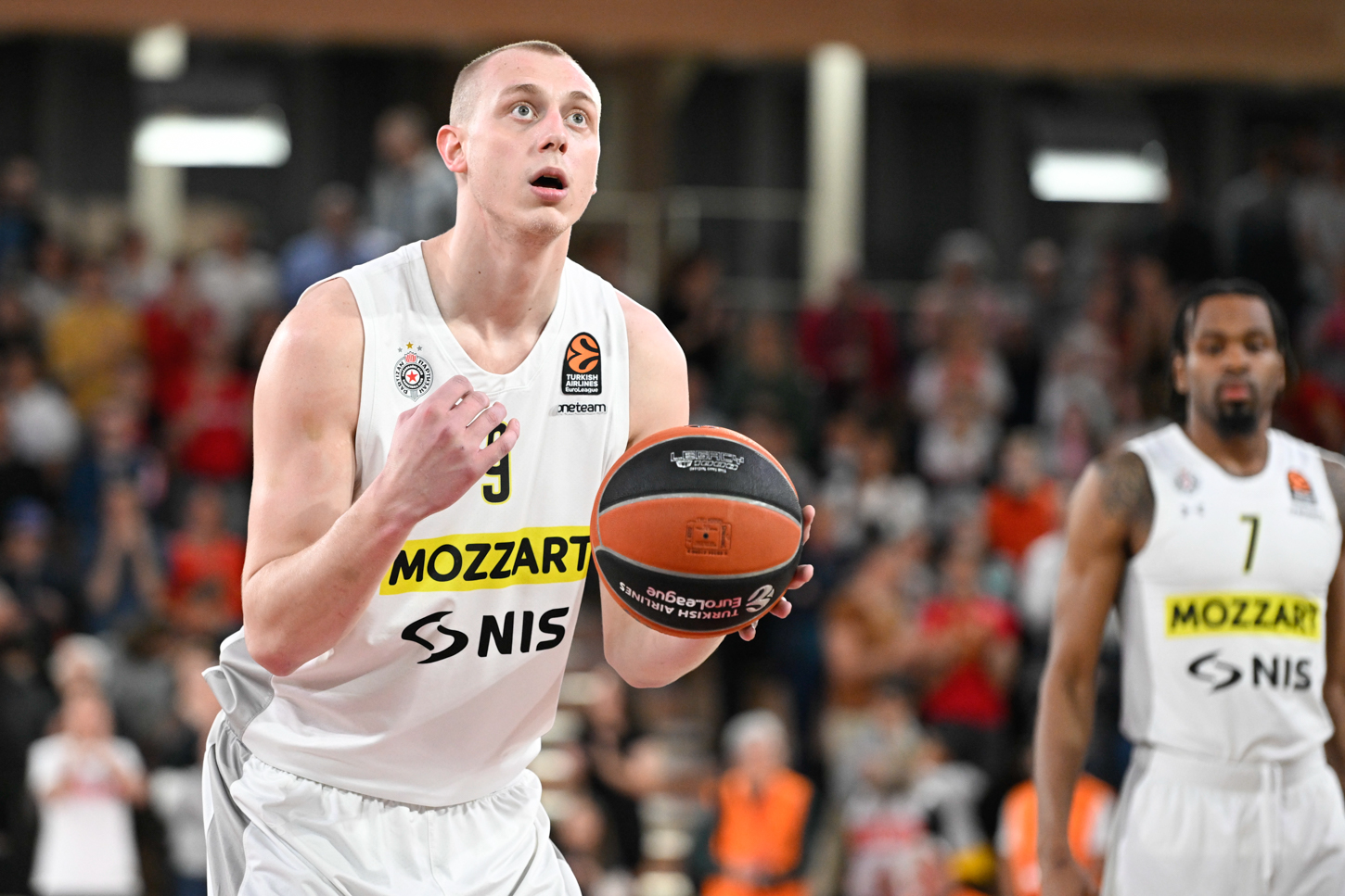 Baskonia sin entrenador, pero dos fichajes cerrados y van a por un pívot de Partizan