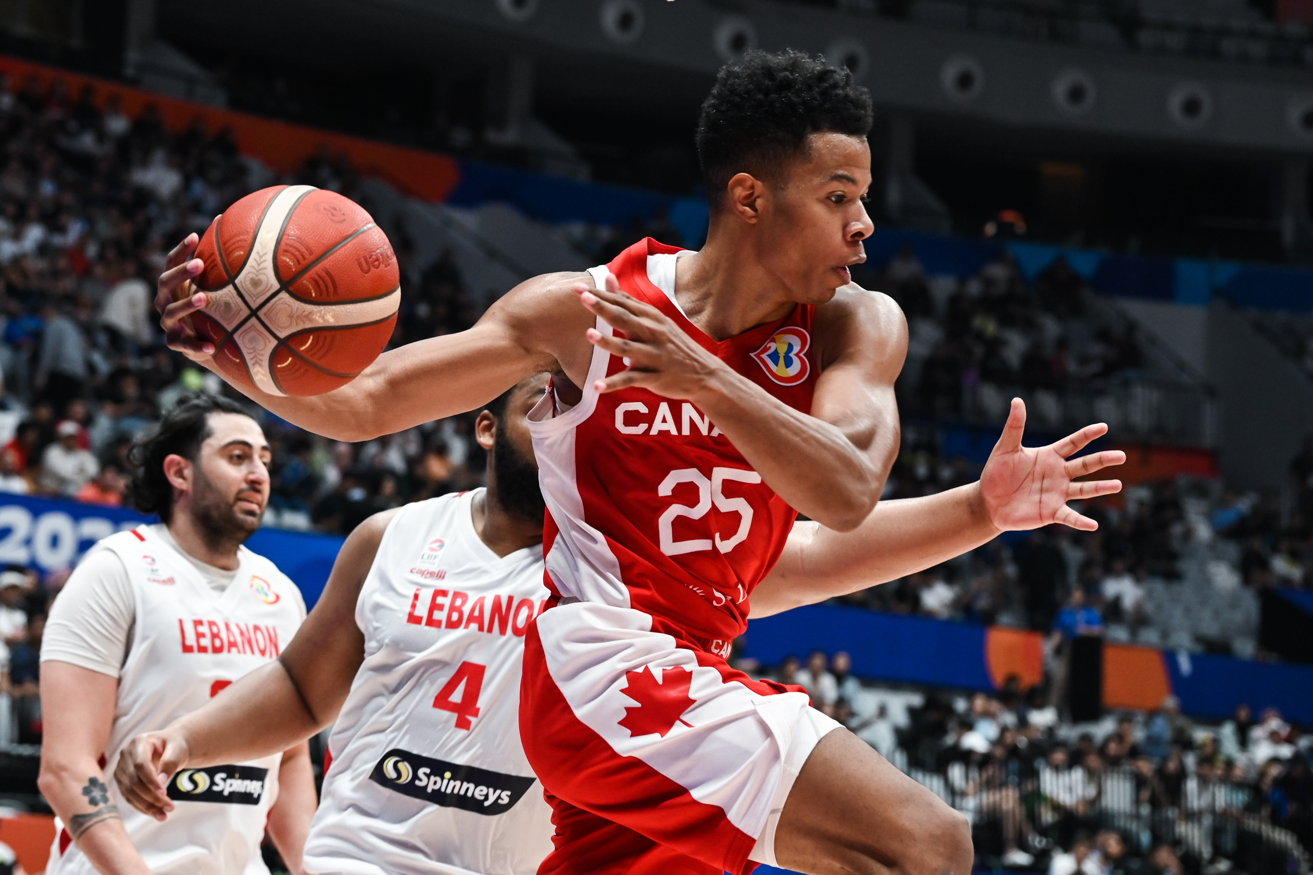 Planta el interés de otros ACB y se queda en Casademont Zaragoza