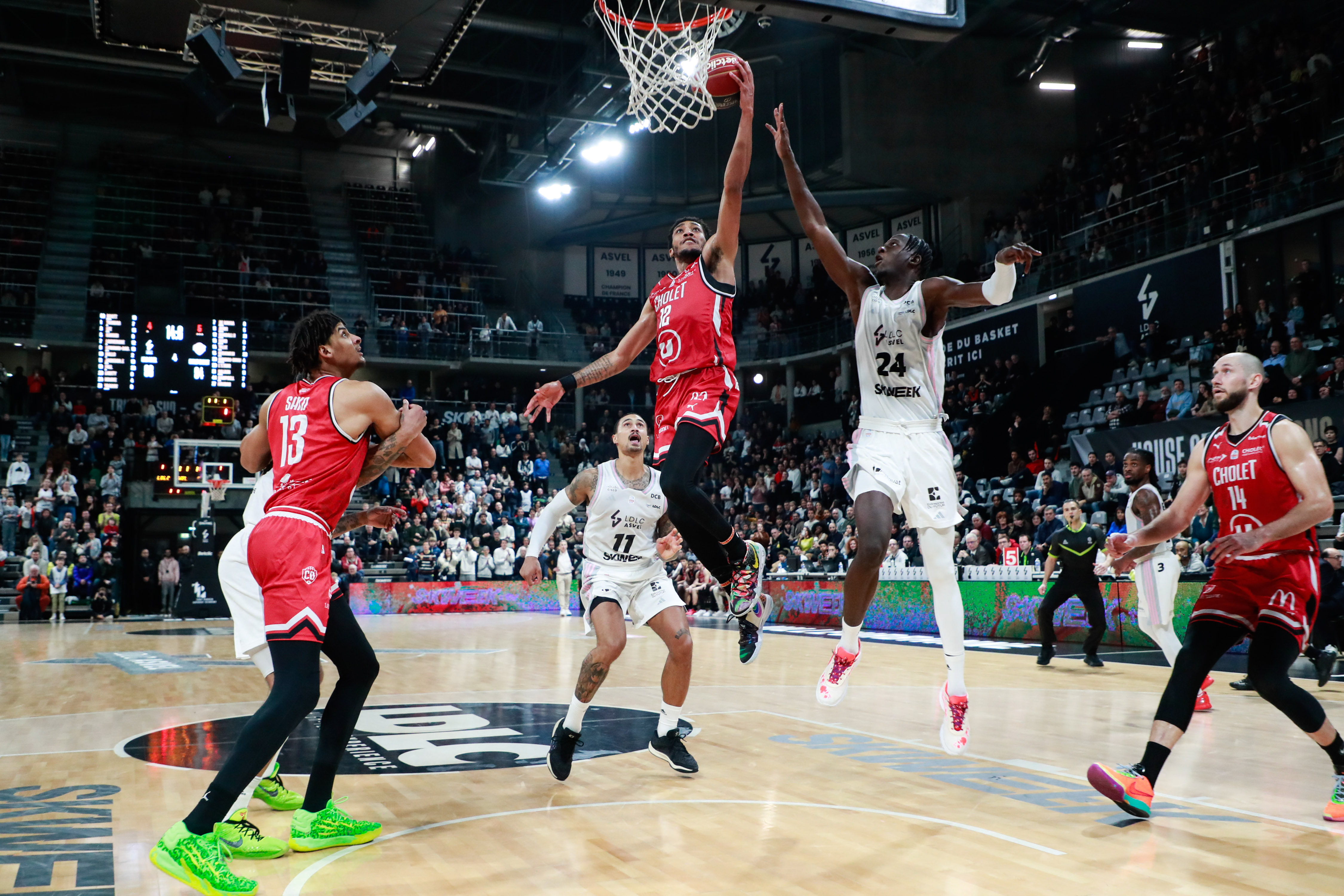 Valencia Basket pone su mira en este reboteador por el que lucha con ASVEL