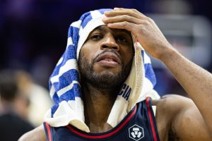 Los Warriors cierran a un triplero espectacular que promedia 40% de acierto