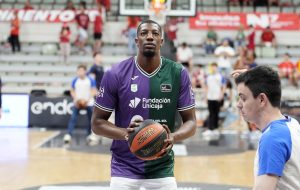 Vinculado a varios equipos ACB pero decide quedarse en Unicaja de Málaga
