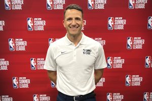 El árbitro español, Alberto Baena, participa de la Summer League NBA