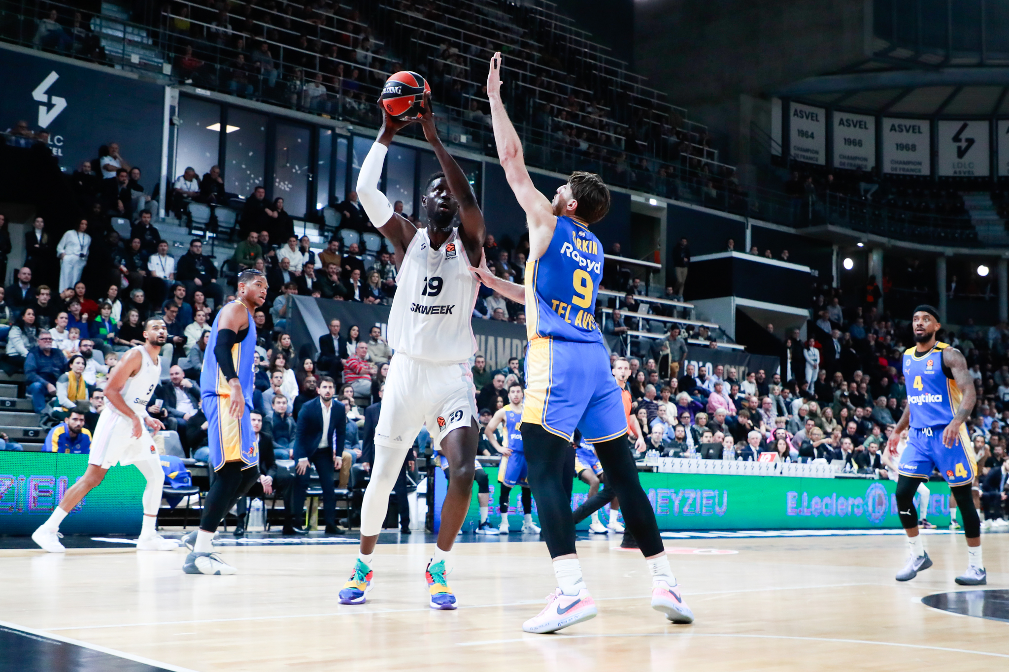 ¿Nuevo contratiempo para Maccabi?: Uno de sus mejores jugadores mira a la NBA