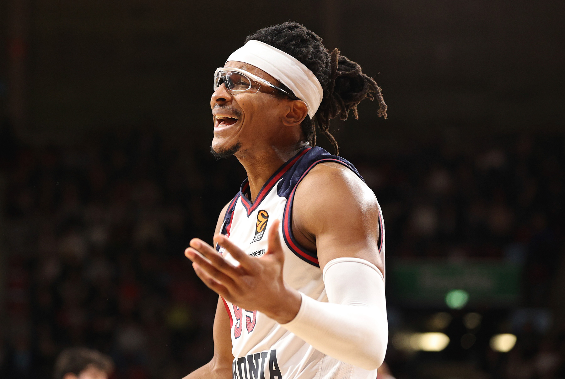 Quieren pagar los 900.000 euros por Chima Moneke y el jugador responde