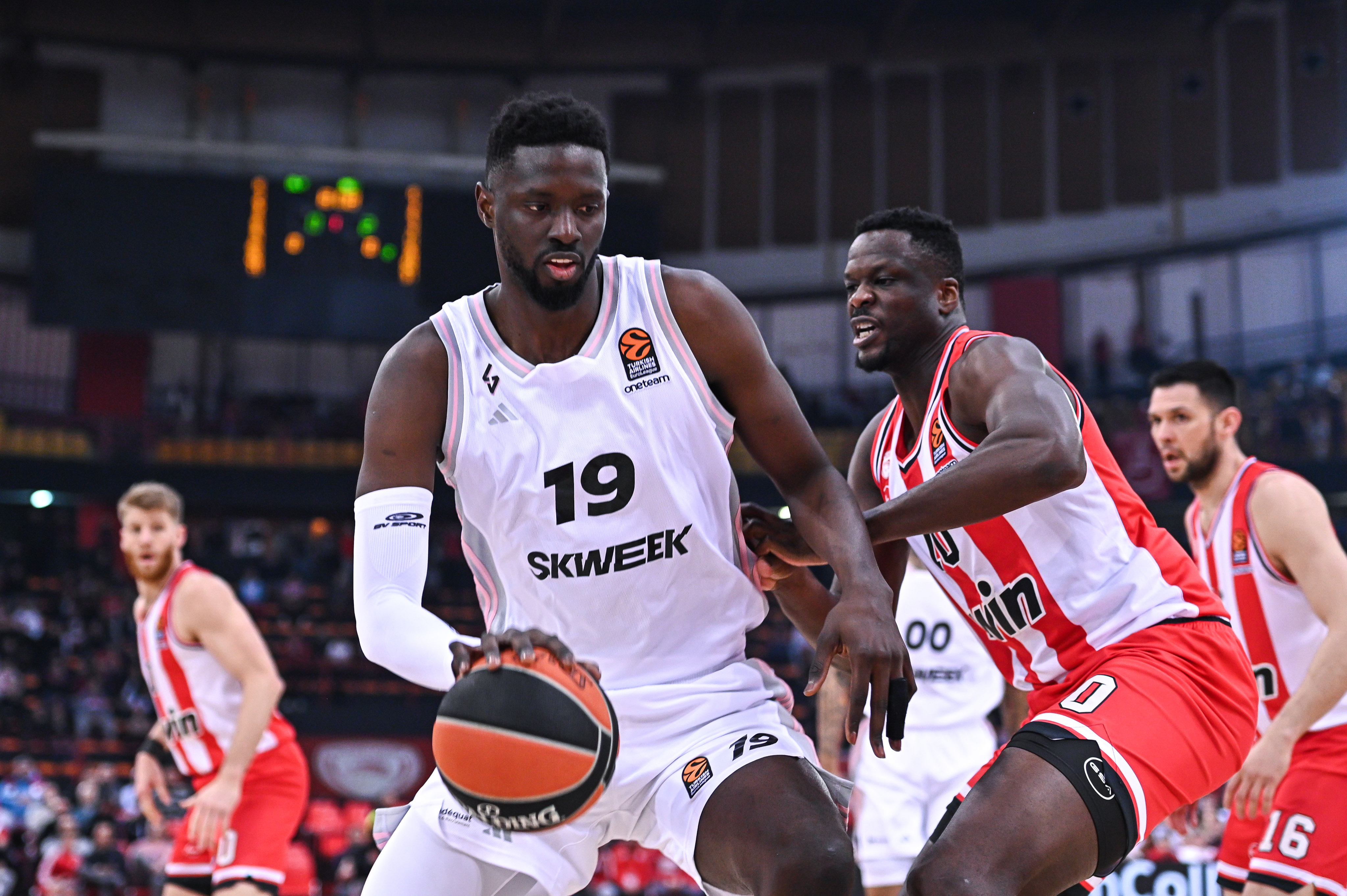 En busca del pívot: Donta Hall, Youssoupha Fall y Tibor Pleiss los deseados