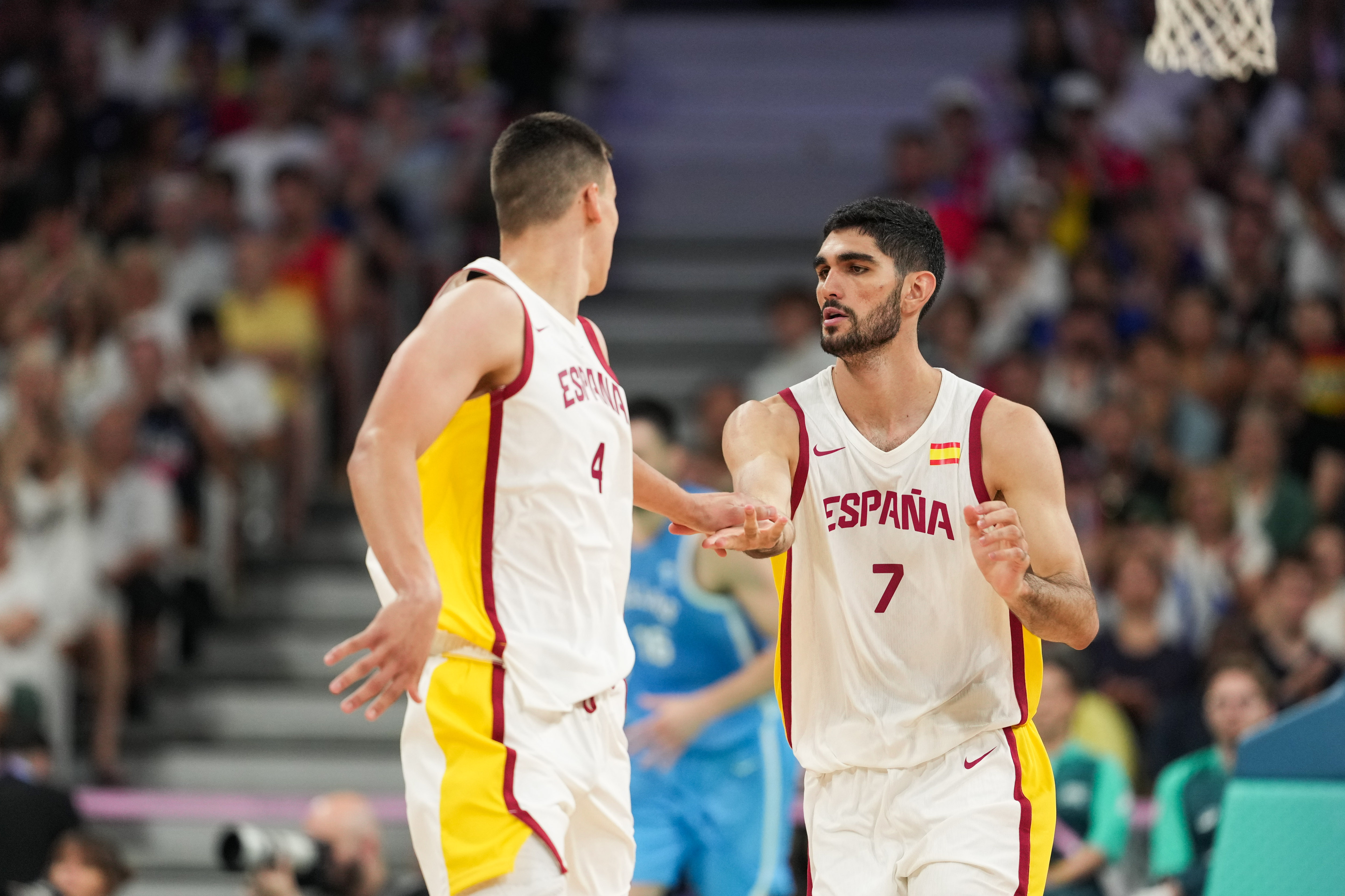 Debuta en unos Juegos Olímpicos y enamora contra Antetokounmpo: “Merece más minutos”