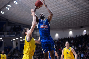 El pívot trotamundos que cierra el juego interior de Bilbao Basket