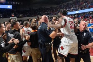 ¡Escupe al nuevo fichaje de Valencia Basket! La trifulca veraniega de Onuaku