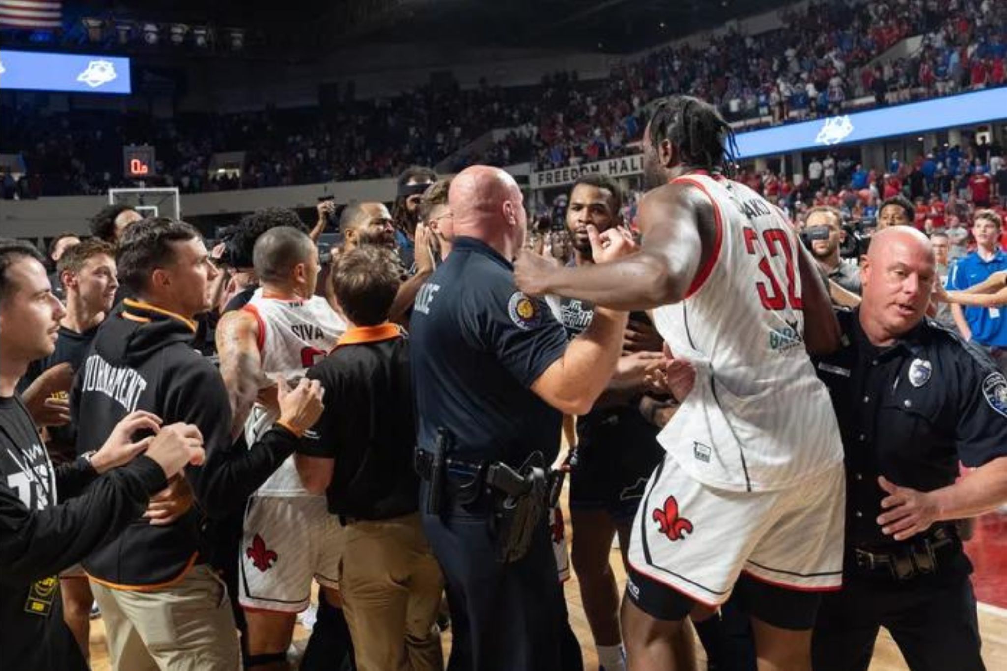¡Escupe al nuevo fichaje de Valencia Basket! La trifulca veraniega de Onuaku