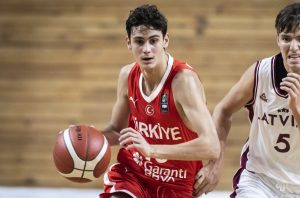 Omer Kutluay, perla del Real Madrid, se sale en el Eurobasket U16