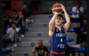 Abandona la cantera del Real Madrid y firma con Partizan Belgrado