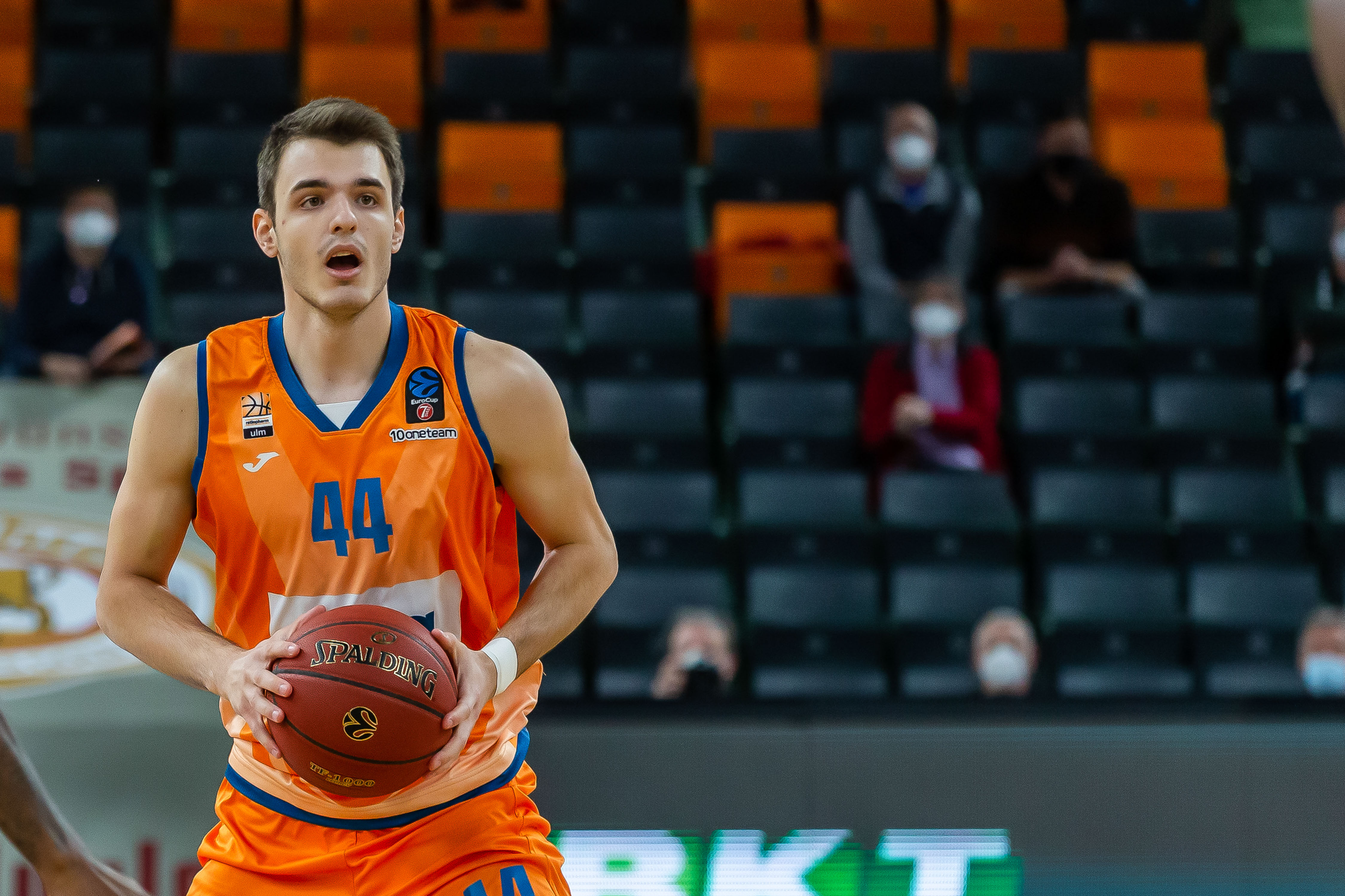 Lo tenía firmado con Bilbao, pero decide marcharse a Creighton y NCAA