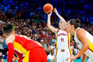 De jugar 16 segundos a ser el pilar de España en los Juegos Olímpicos… y sin equipo