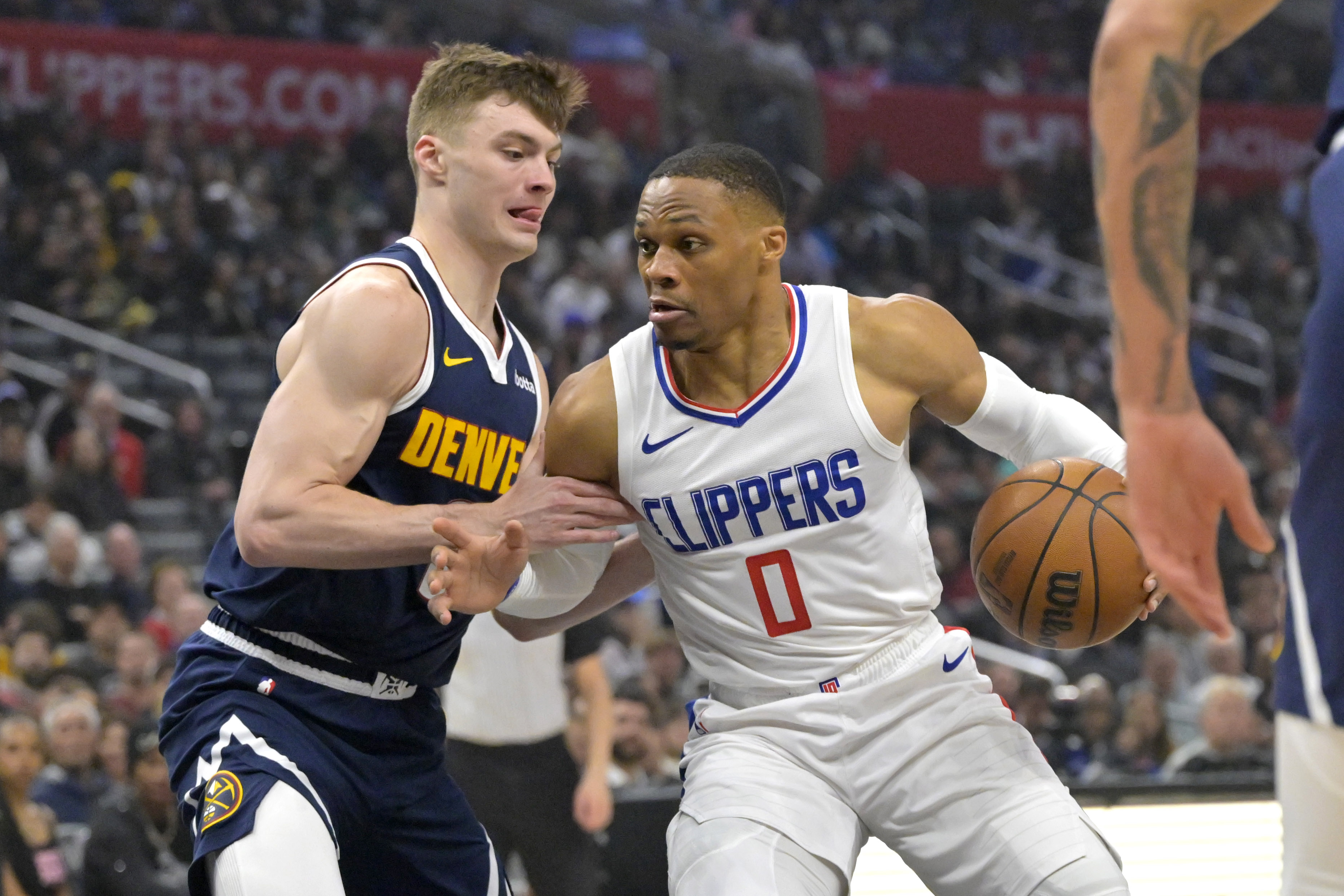 Westbrook le quiso comprar la camiseta “0” a Braun y recibió una respuesta inesperada