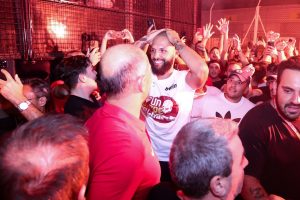 ¡Locura en Grecia! Miles de personas en el aeropuerto por su fichaje estrella