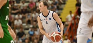 Debut de Kevin Pangos, con terremoto incluido, en Nápoles Basket