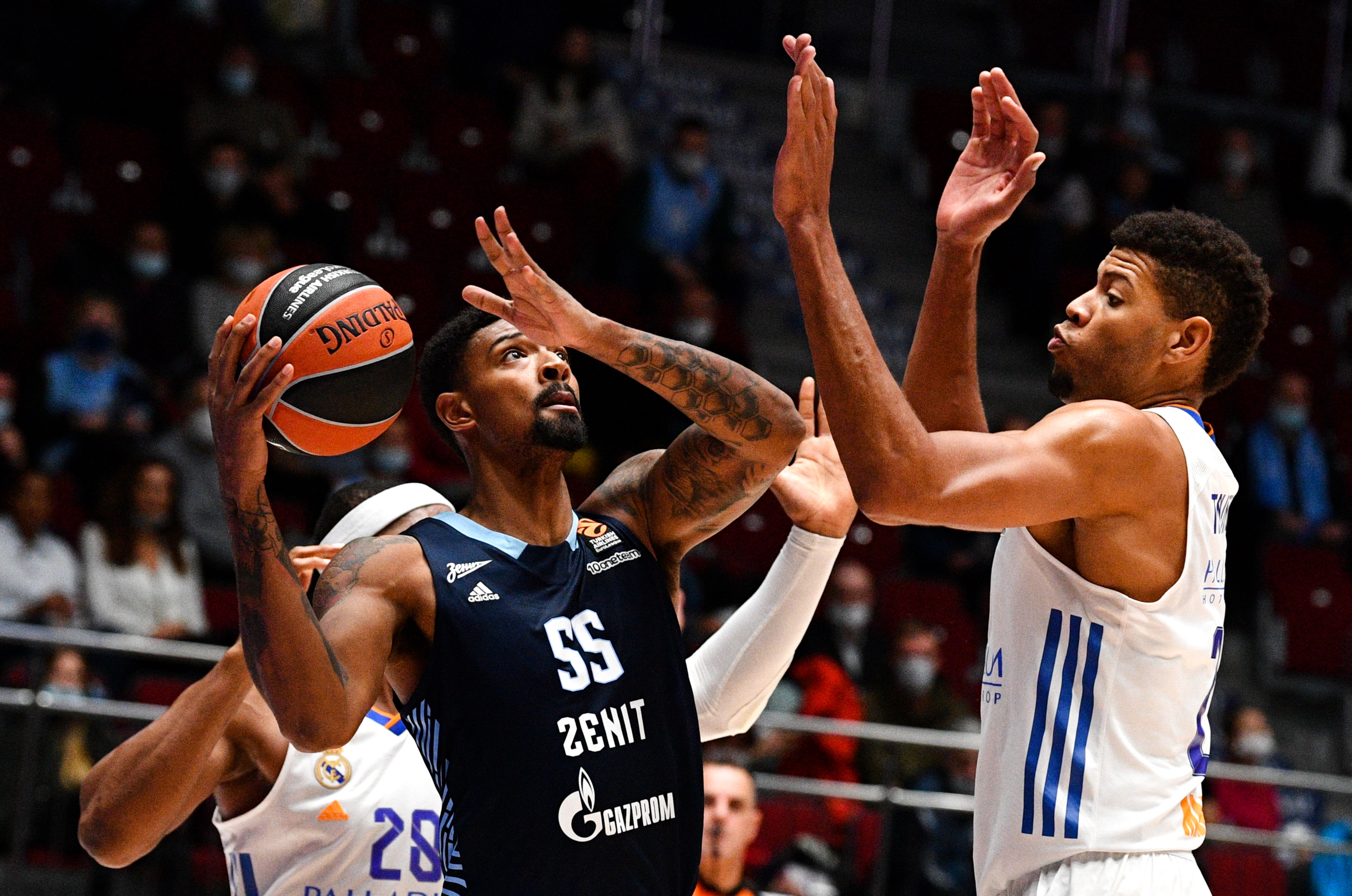 Un viejo conocido como posible recambio de Garuba en el Real Madrid