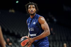 Luca Banchi y Virtus Bolonia miran al mercado, pero este pívot rechaza fichar por ellos