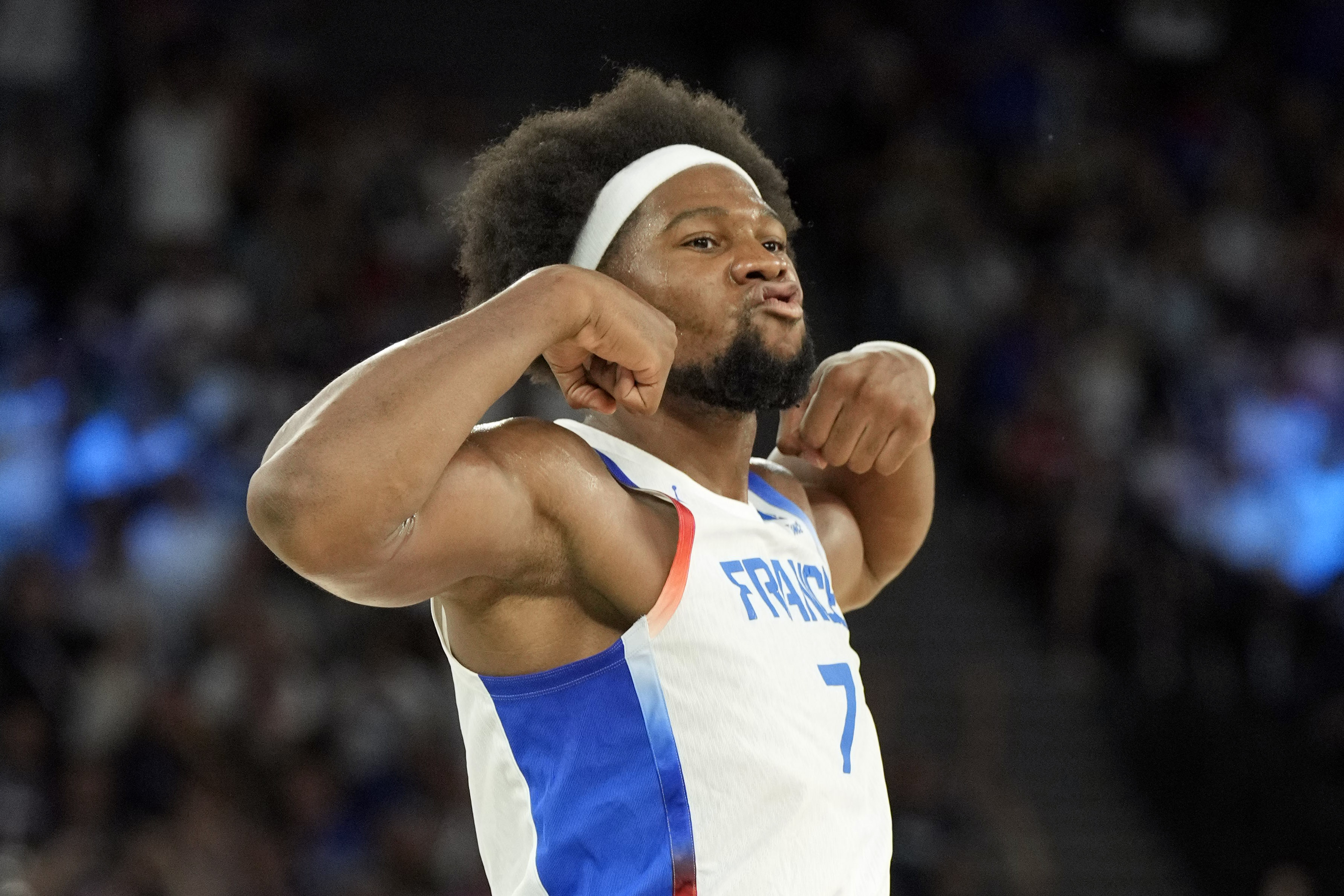 3 razones por las que Yabusele puede ser el factor X de Philadelphia Sixers