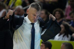 “Yo me hubiera ido antes”: Jasikevicius responde ante el abandono de la afición