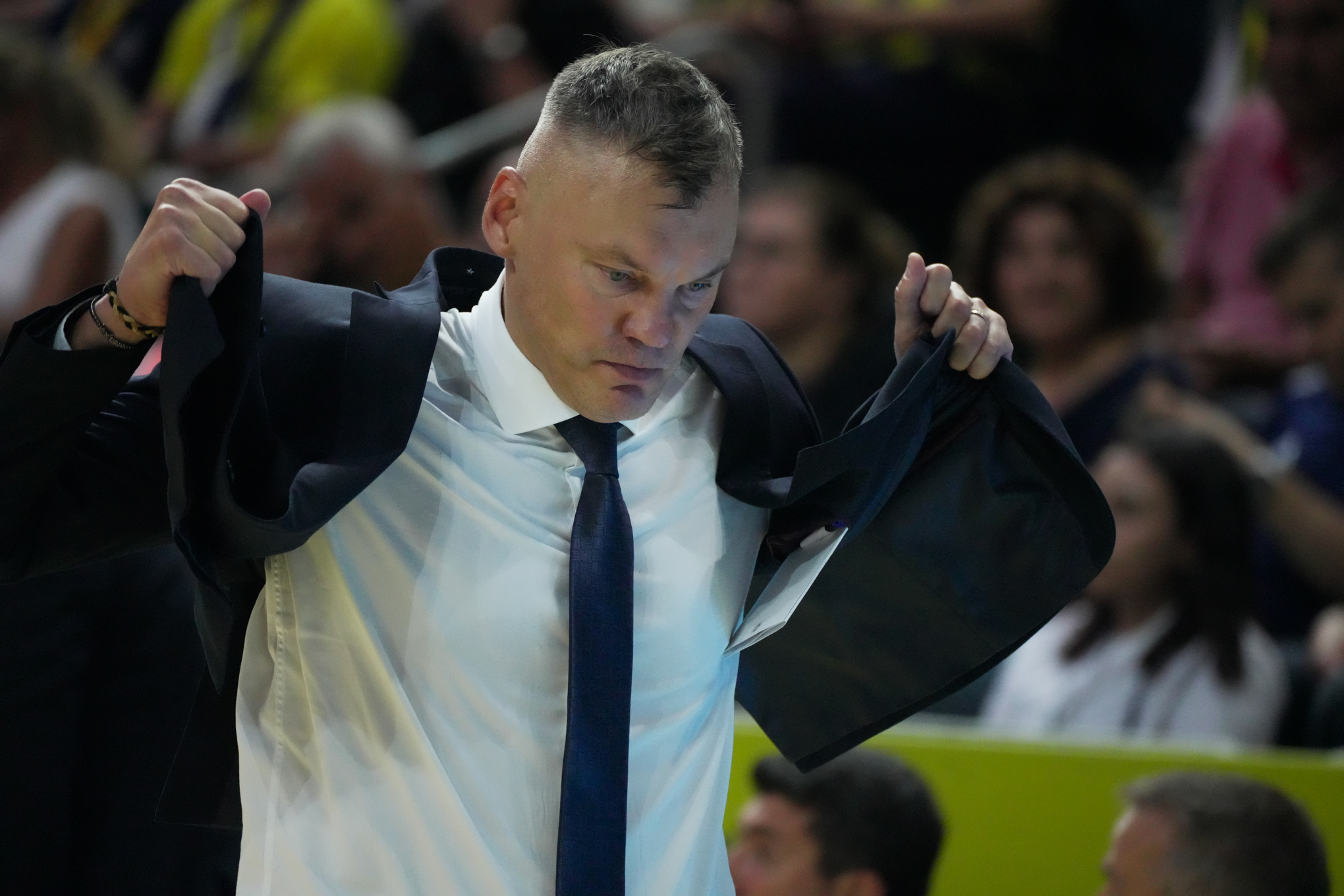 “Yo me hubiera ido antes”: Jasikevicius responde ante el abandono de la afición