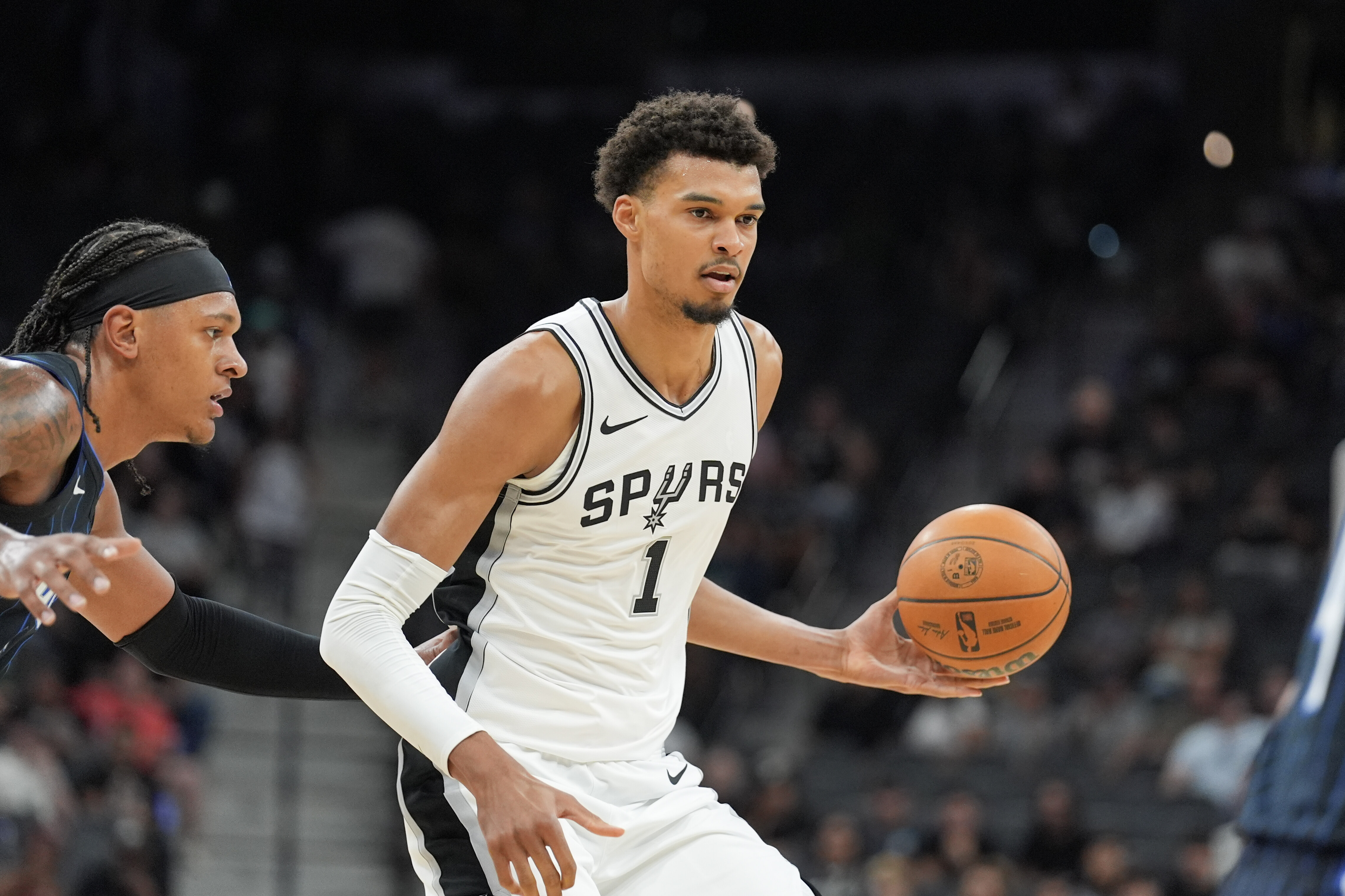 Los desafíos de Victor Wembanyama en su segundo año NBA