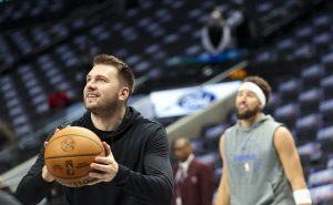 Doncic confesó que no logra conectar con Klay Thompson