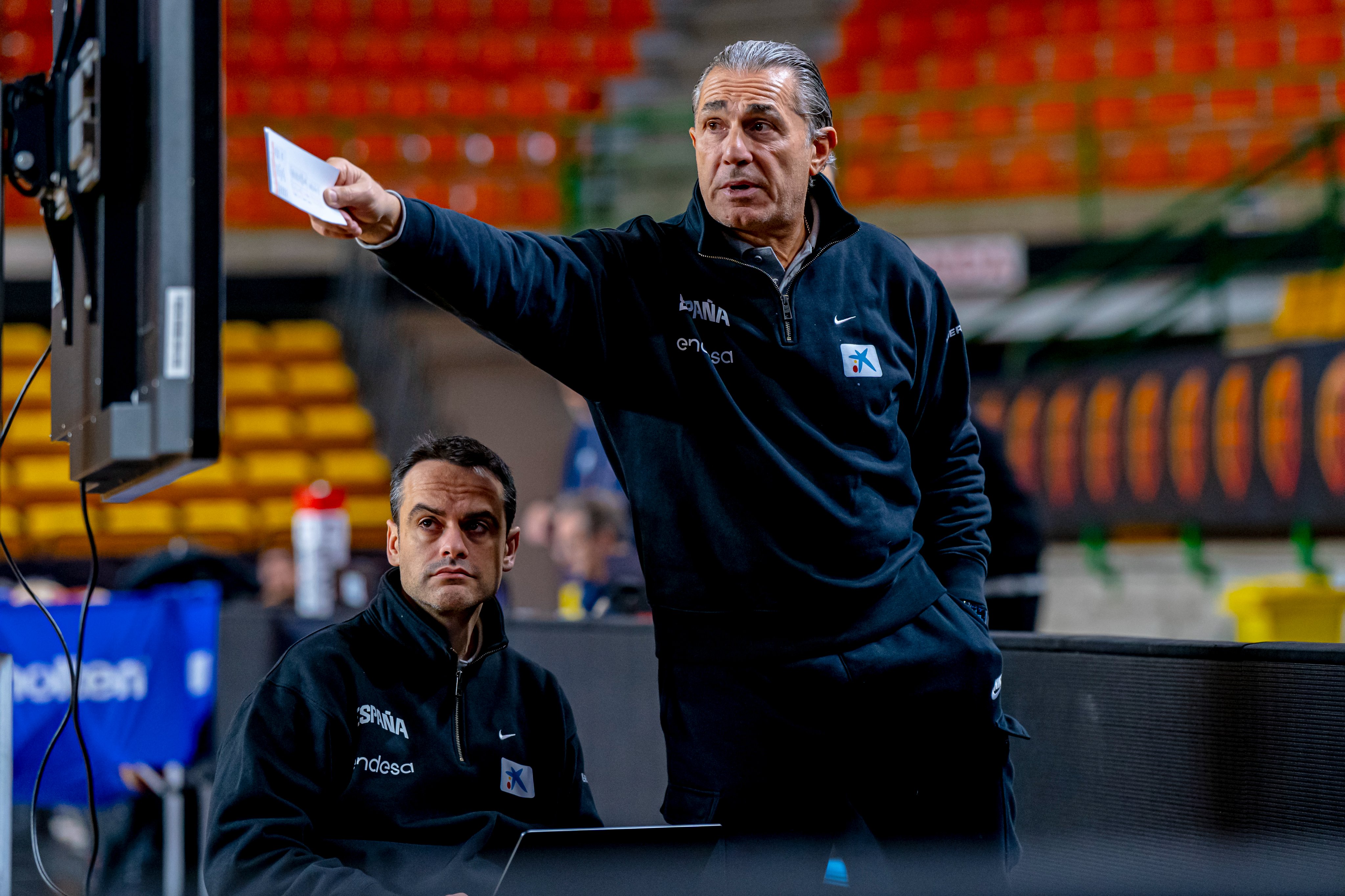 Scariolo sobre la gestión de los jóvenes en España: “La camiseta motiva, pero pesa”