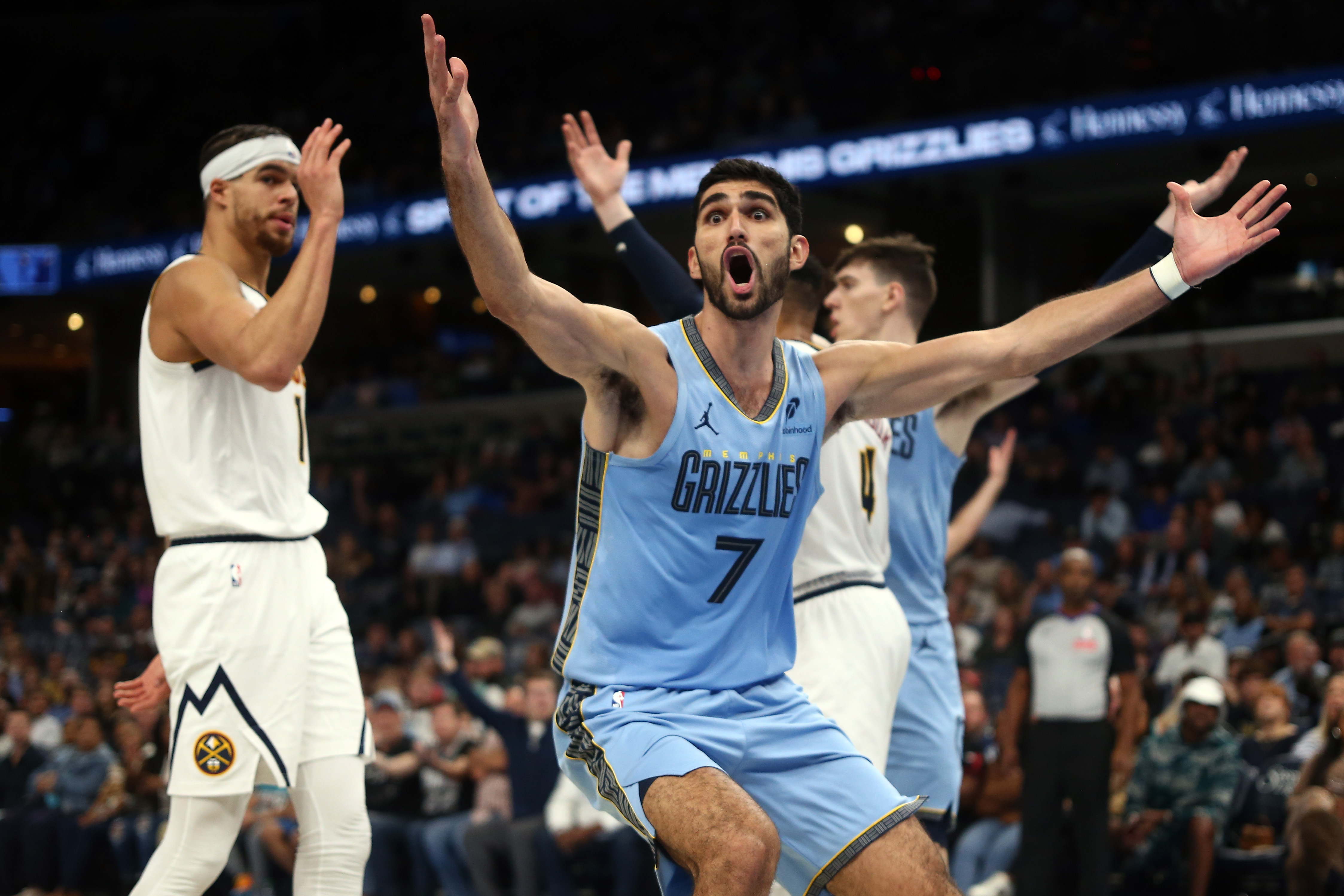 Santi Aldama crea su mejor partido NBA y pique con Westbrook