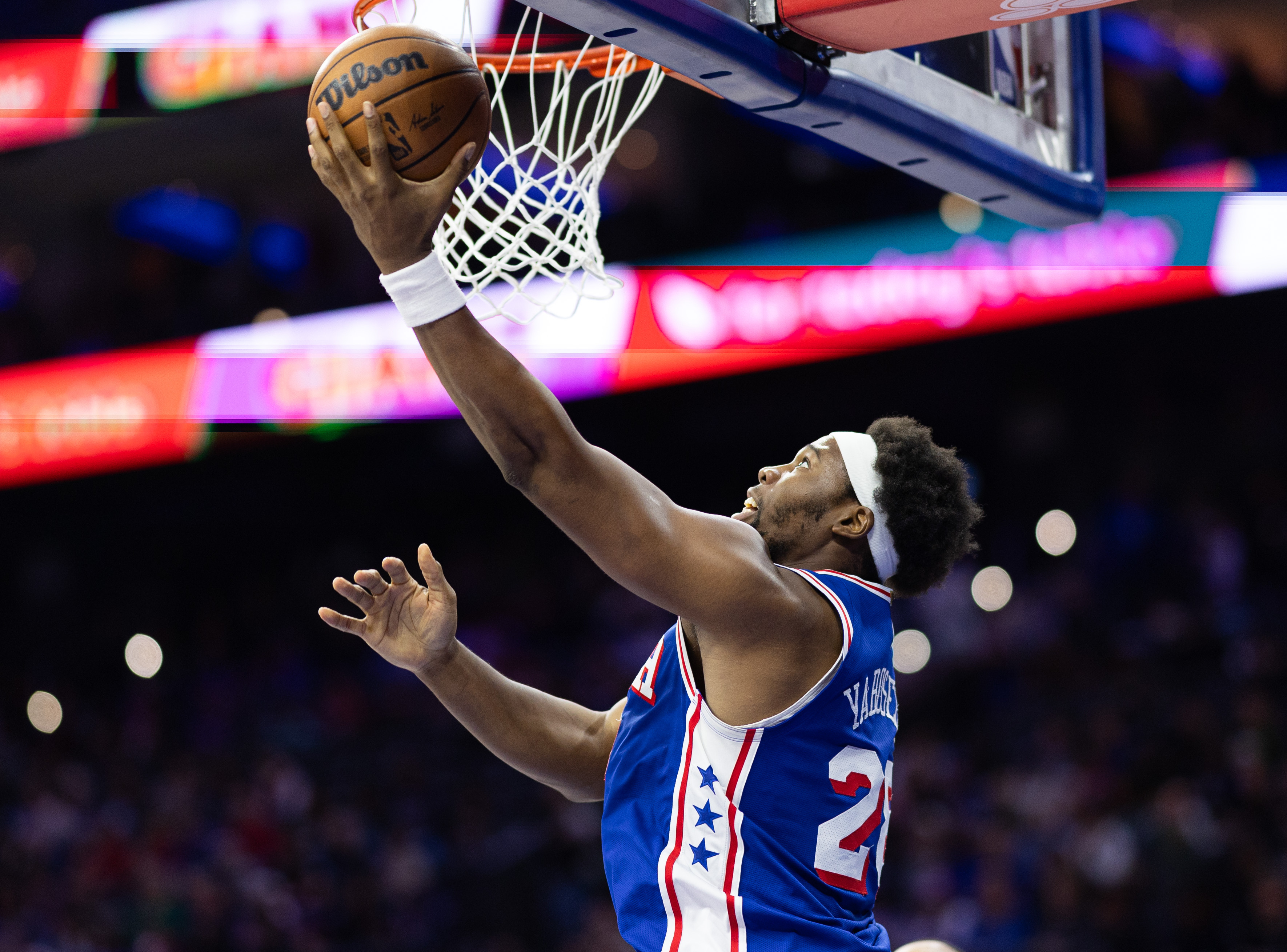 ¿Le conviene a Yabusele que Embiid haya regresado?