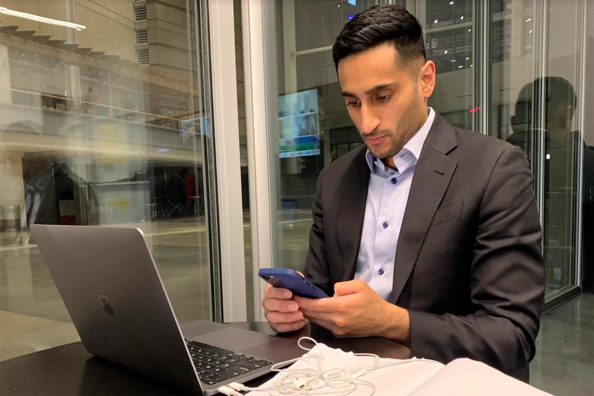 Escándalo en la NBA: acusan a Charania de mentir sobre el futuro de una superestrella