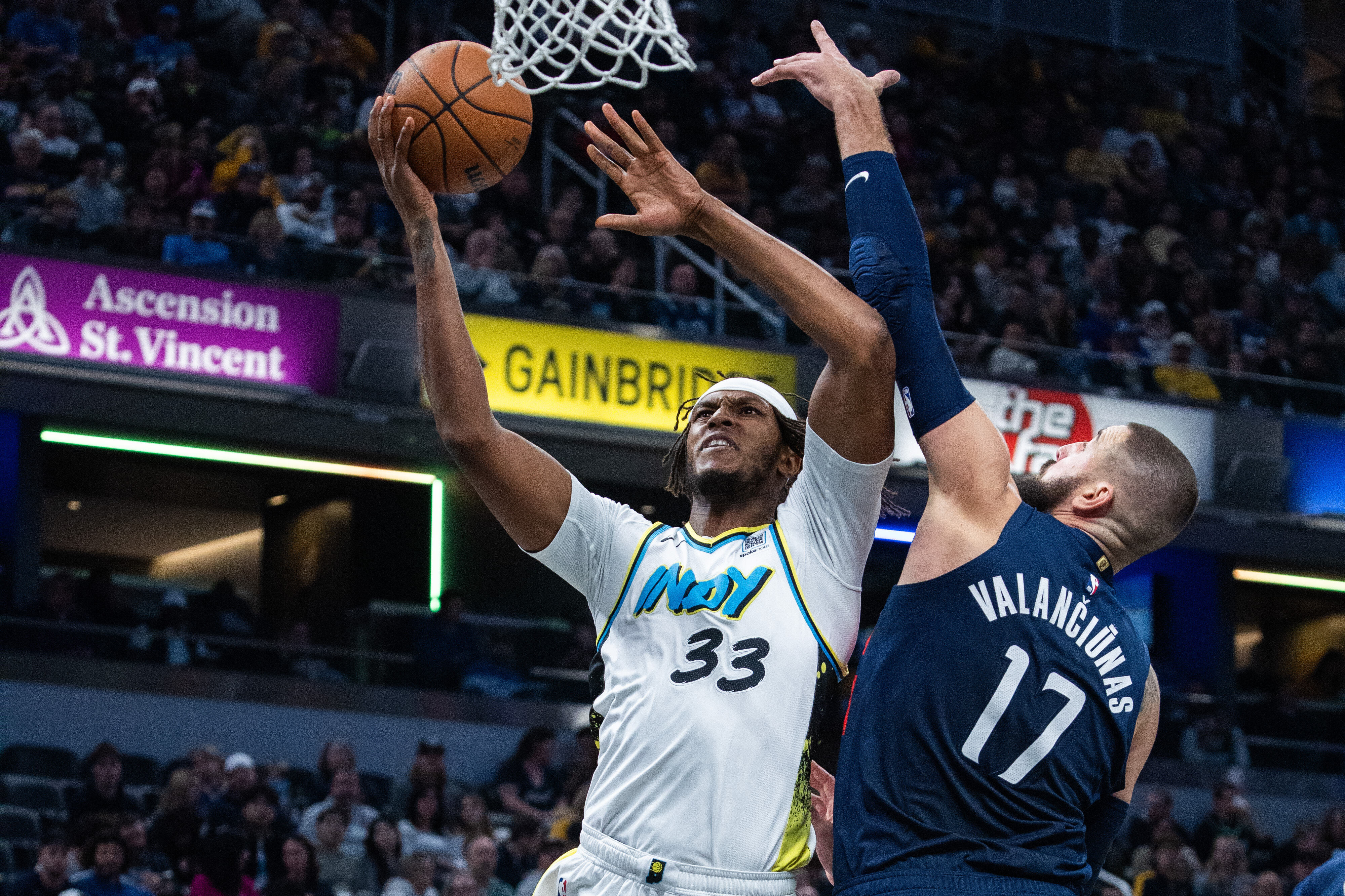 Los Lakers tienen un plan para conseguir a un pivot con un doble-doble de promedio